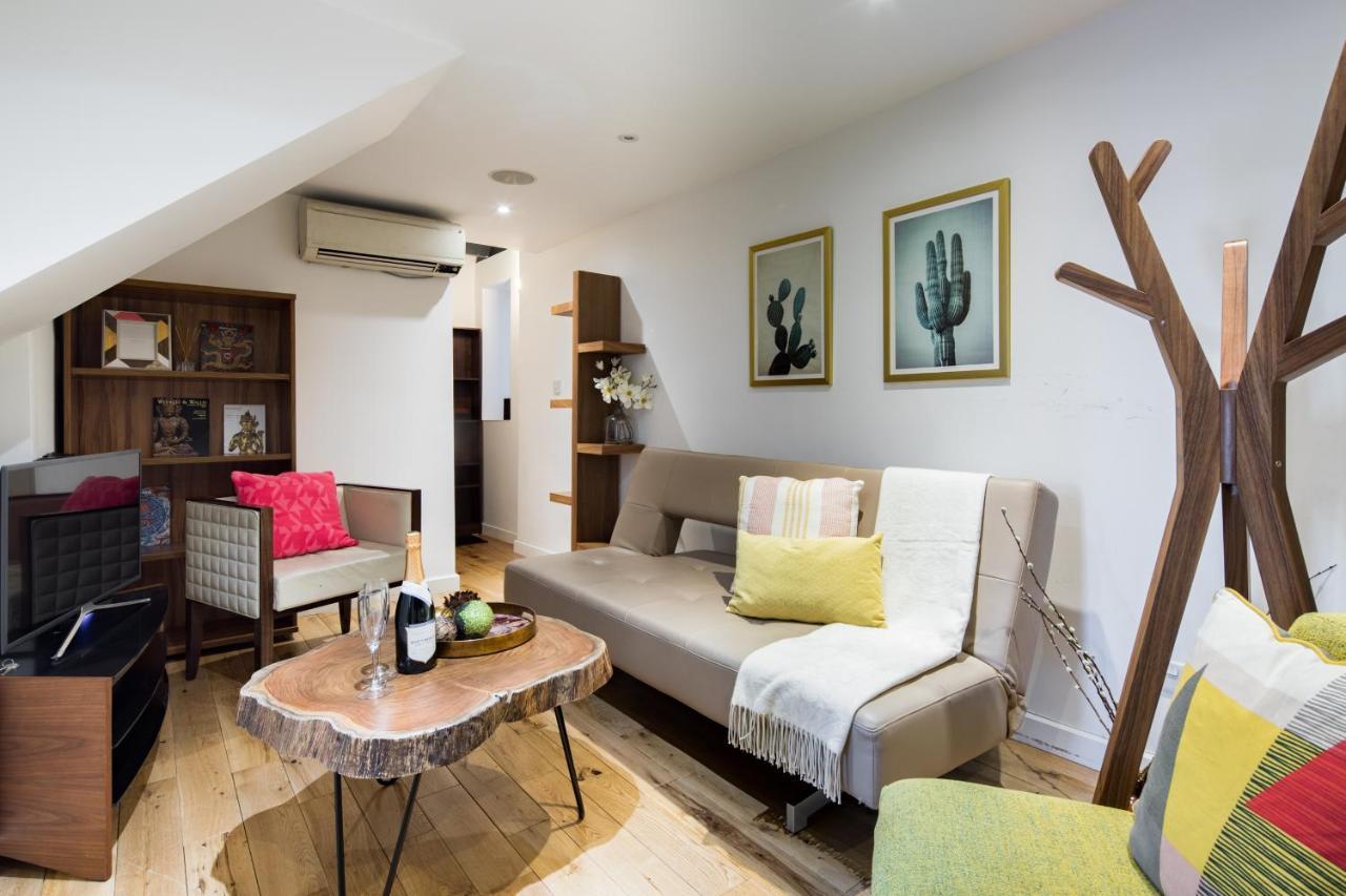 One Palace Gate Apartment *