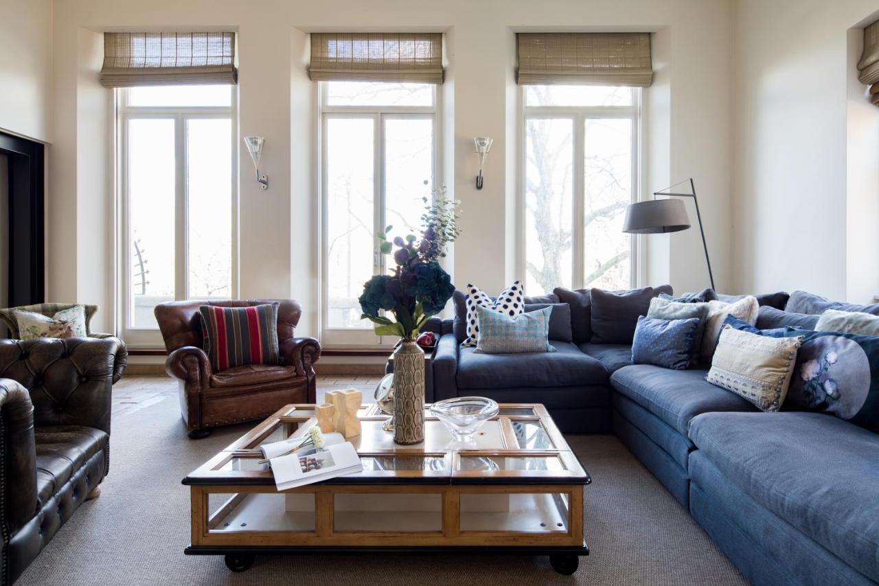 One Palace Gate Apartment *