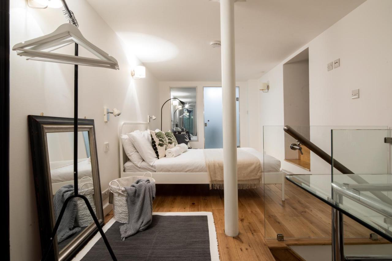 One Palace Gate Apartment