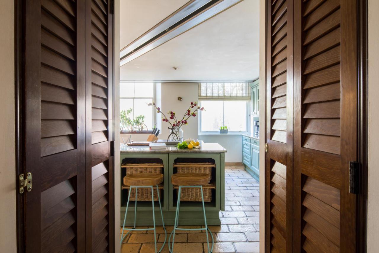 One Palace Gate Apartment *
